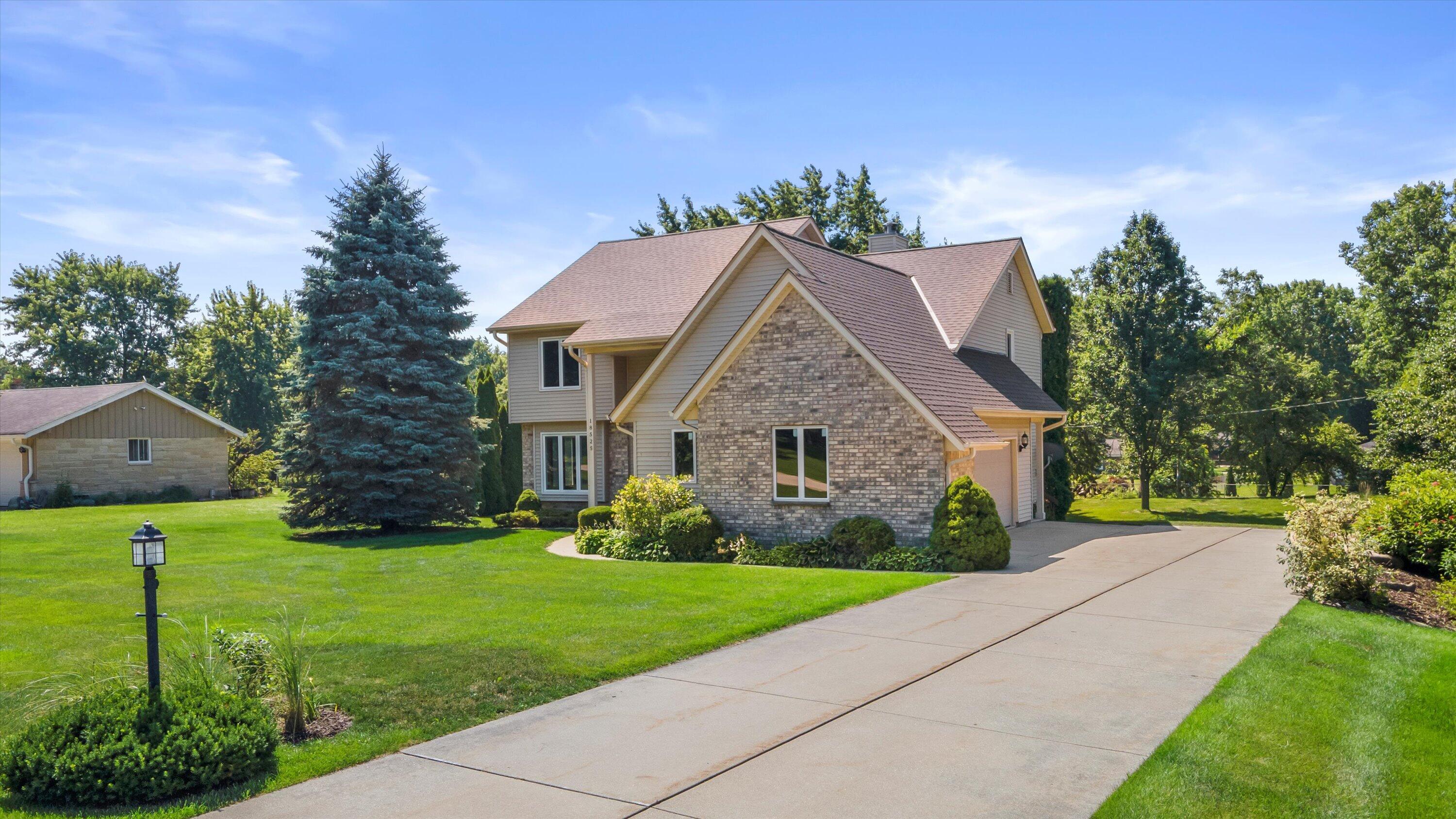 Property Photo: 18525 Brookridge Dr WI 53045