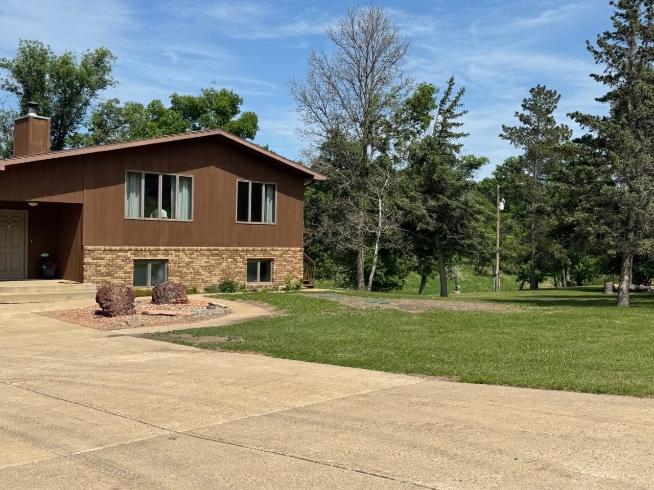 Property Photo: 7021 County Road 19 S ND 58701