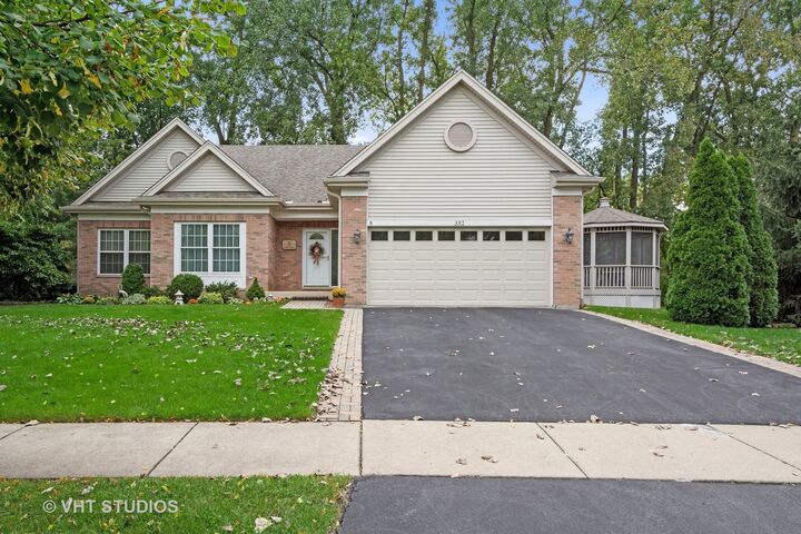 Property Photo:  332 Oak Grove Circle  IL 60084 