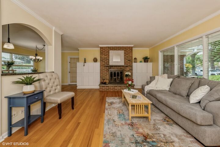 Property Photo:  904 S Tower Drive  IL 60056 
