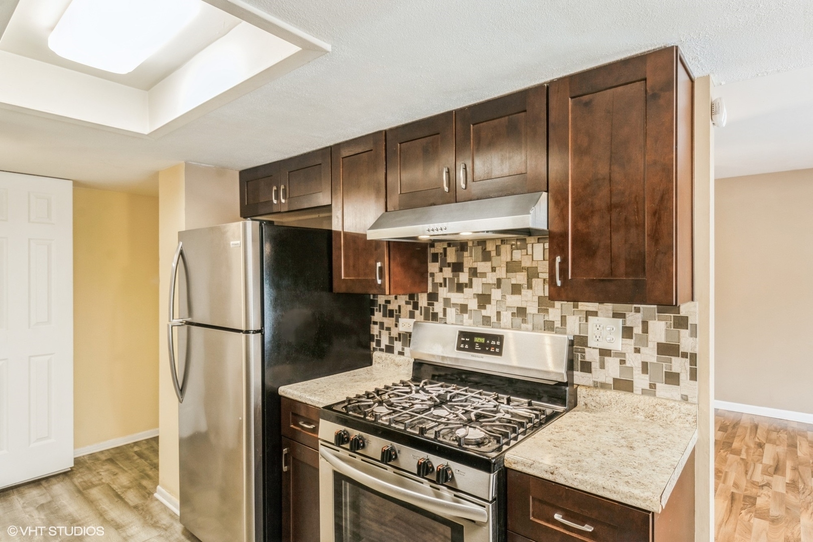 Property Photo: 1423 Sacramento Drive 1423 IL 60133