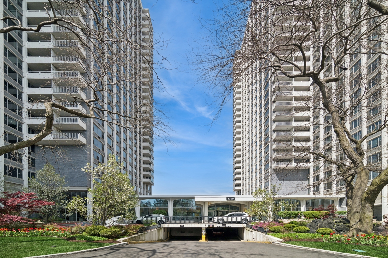 Property Photo: 4250 N Marine Drive 2925 IL 60613