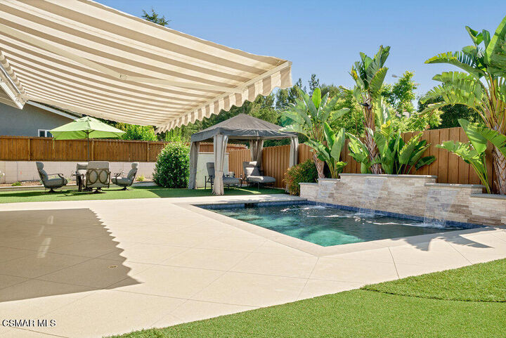 Property Photo: 237 Castilian Avenue CA 91320