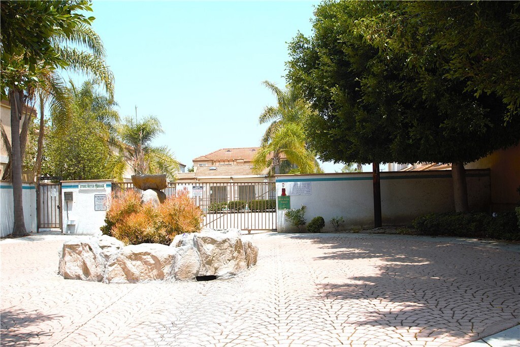 Property Photo:  161 E 220th Street  CA 90745 