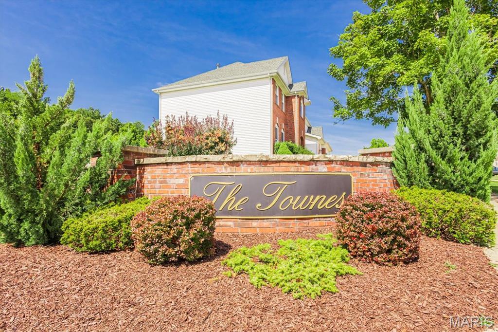 Property Photo: 500 Hilltop Townes Drive MO 63025