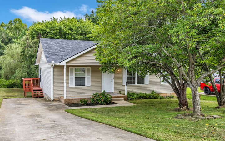 Property Photo:  354 Donna Dr  TN 37042 