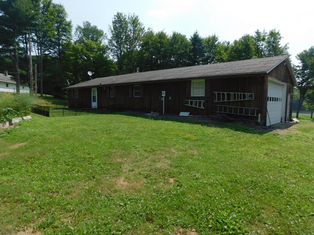 Property Photo:  91 Lakeside Drive  PA 18840 