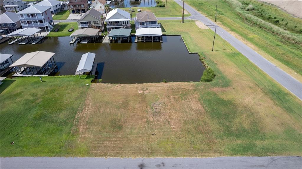 Property Photo: 116 Junior Lane LA 70083