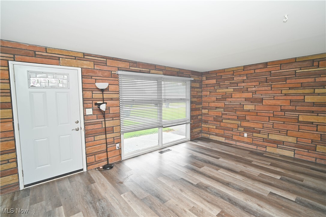 Property Photo: 446 S Edgehill Avenue OH 44515
