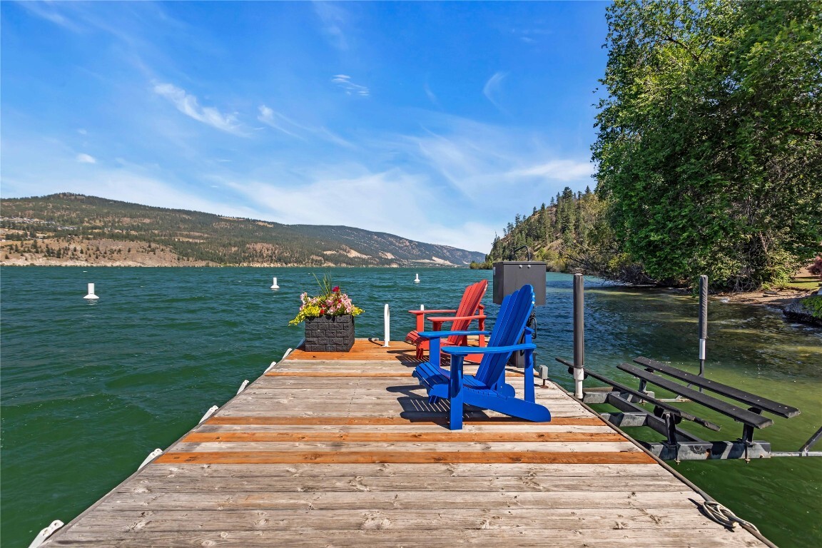 Photo de la propriété: 12110 Trewhitt Road W BC V4V 2A6