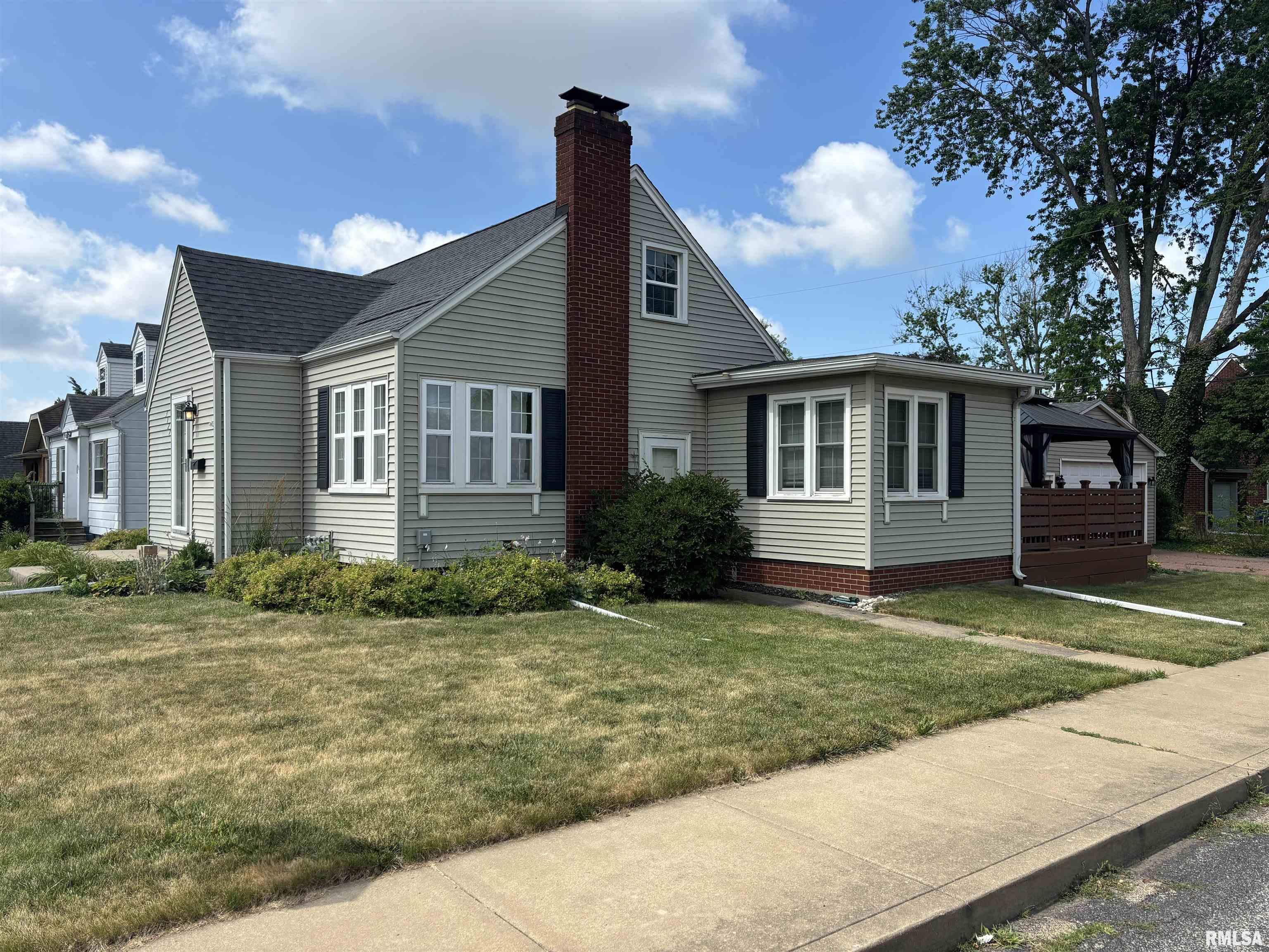 Property Photo: 3127 N Emery Avenue IL 61604