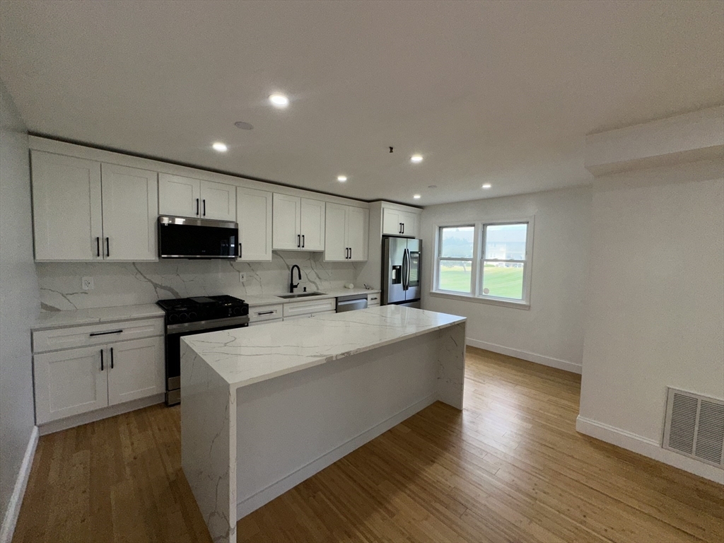 Property Photo:  94 Tennis Plaza Rd 17  MA 01826 