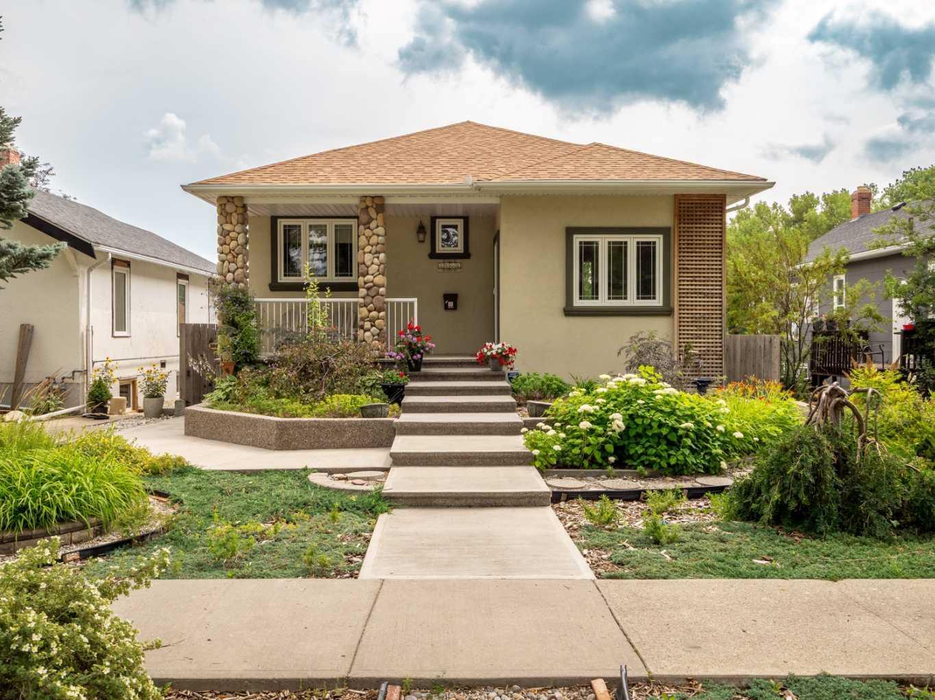 Property Photo:  2006 7 Avenue S  AB T1J 1M6 