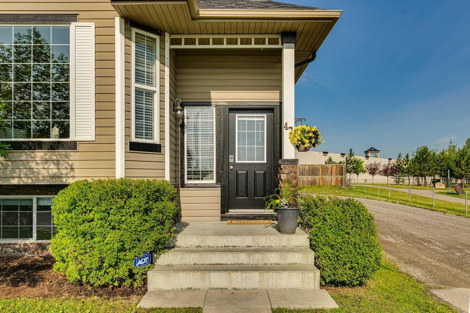 Property Photo:  47 Cimarron Grove Close  AB T1S 2L7 