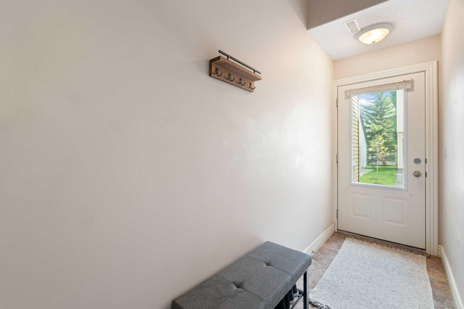 Photo de la propriété: 324 Bridlewood Lane SW AB T2Y 3X8