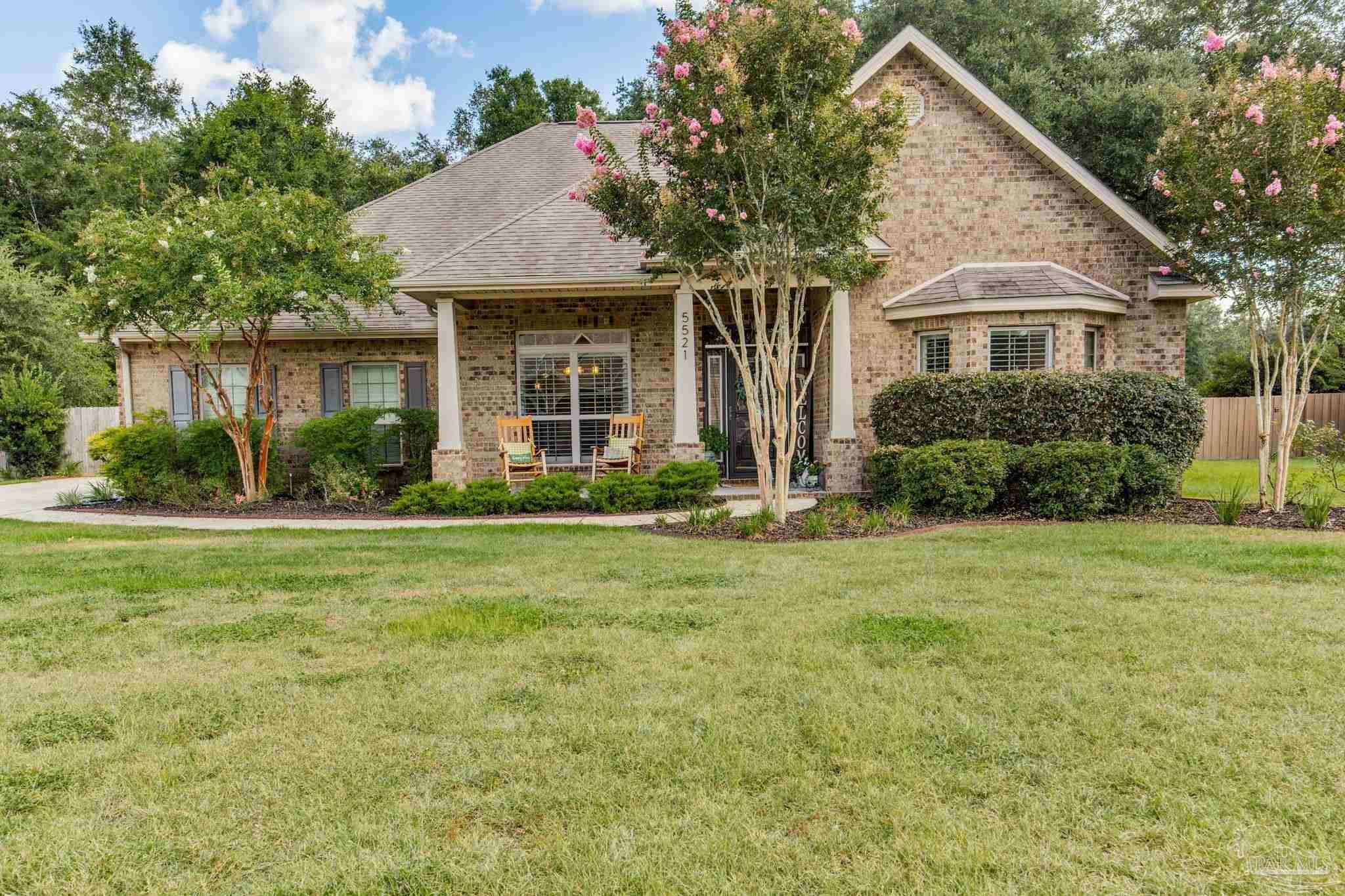 Property Photo: 5521 Huntingdon St FL 32570