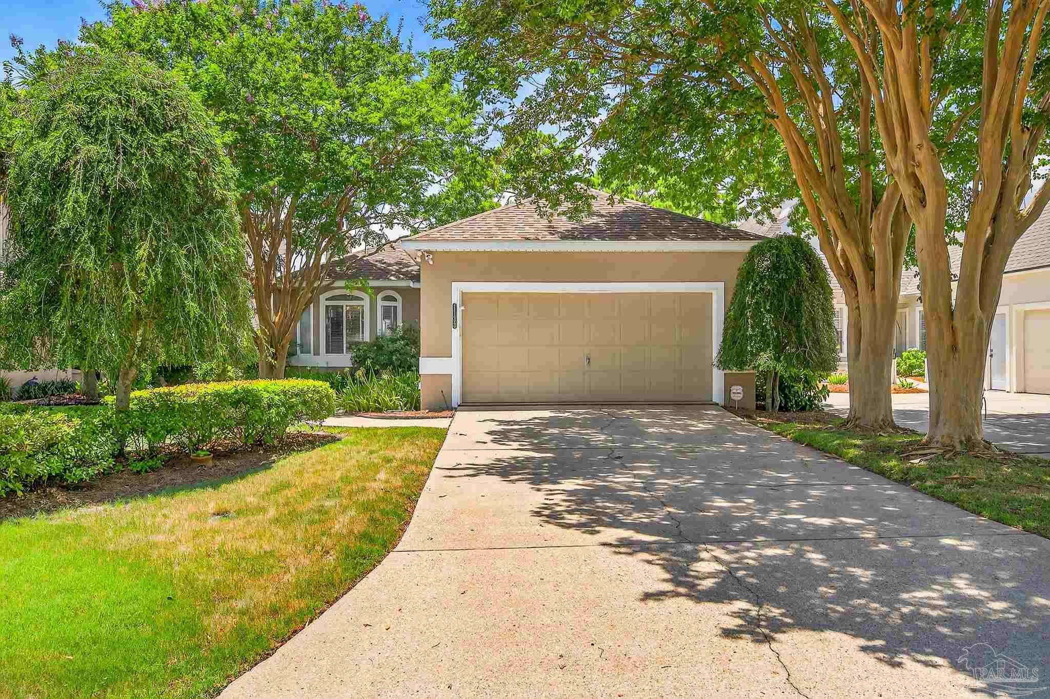 Property Photo: 1133 Willowood Cir FL 32563