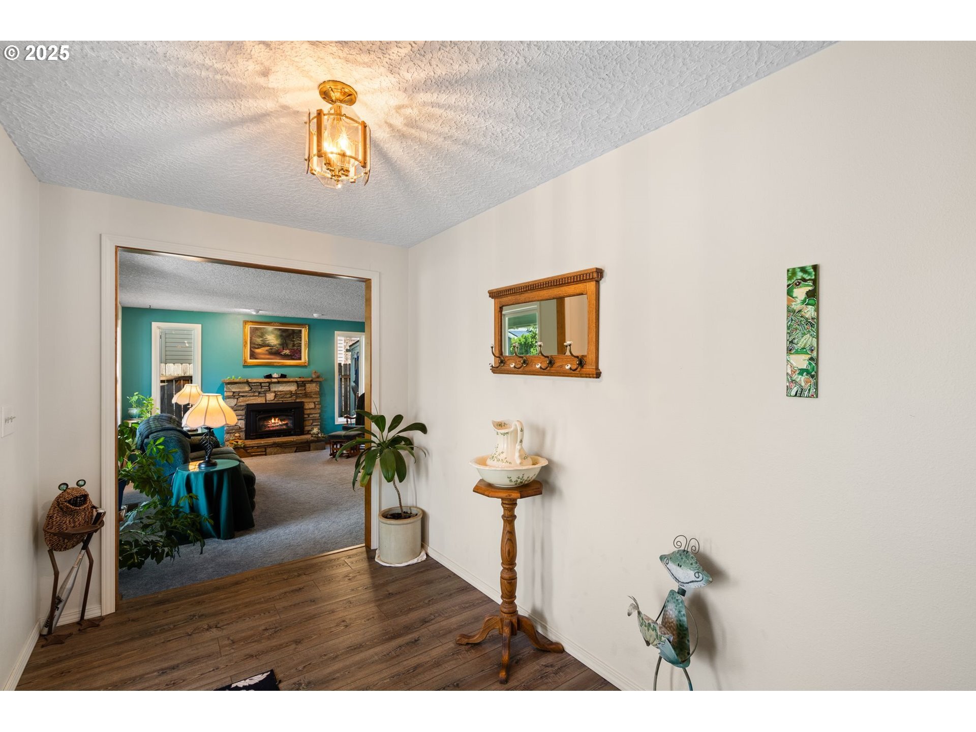 Property Photo:  2211 SE Park Crest Ave  WA 98683 