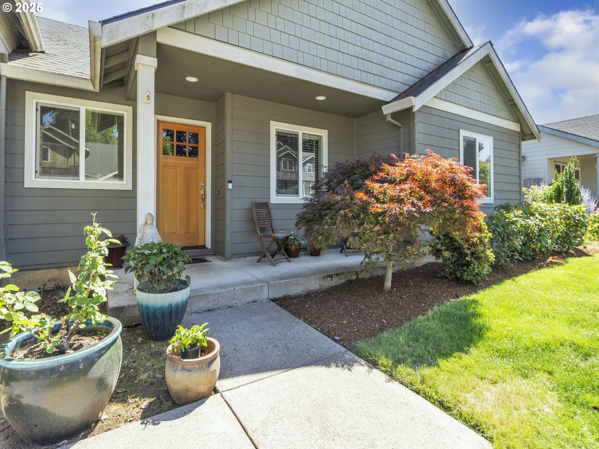 Property Photo:  327 NW Pacific Hills Dr  OR 97396 