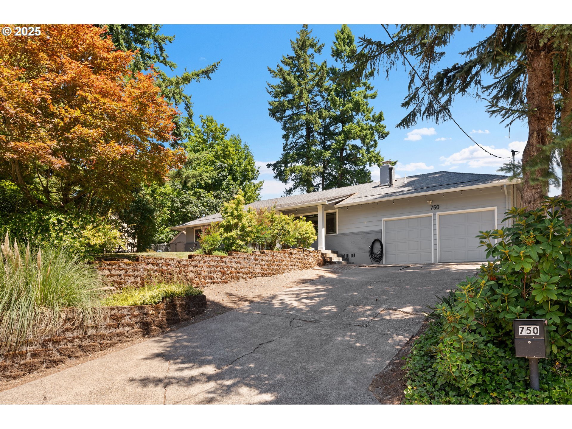Property Photo:  750 NW 110th Ave  OR 97229 