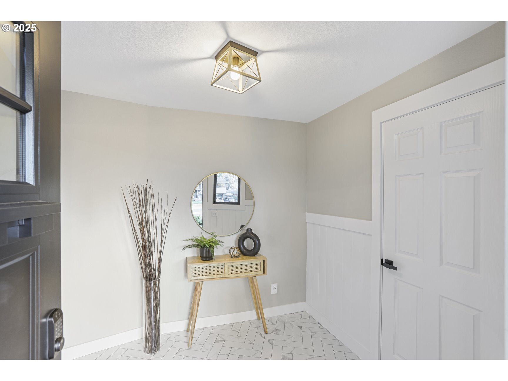 Property Photo: 1122 Erickson St OR 97034