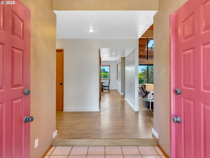 Property Photo:  90517 Birdie Dr  OR 97146 