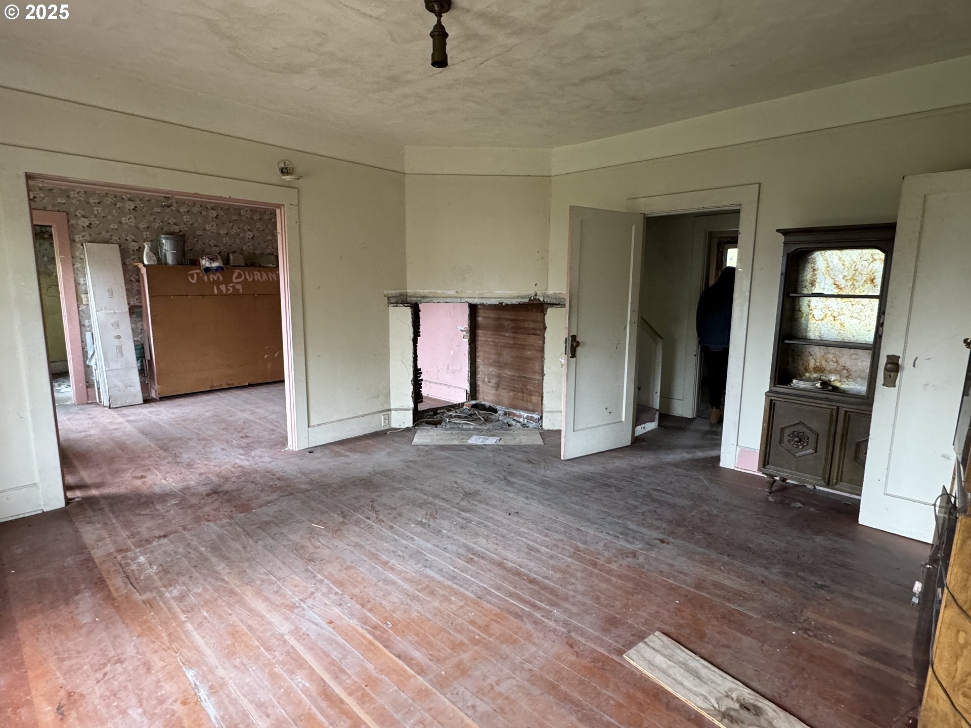 Property Photo: 240 SE Davis St OR 97128