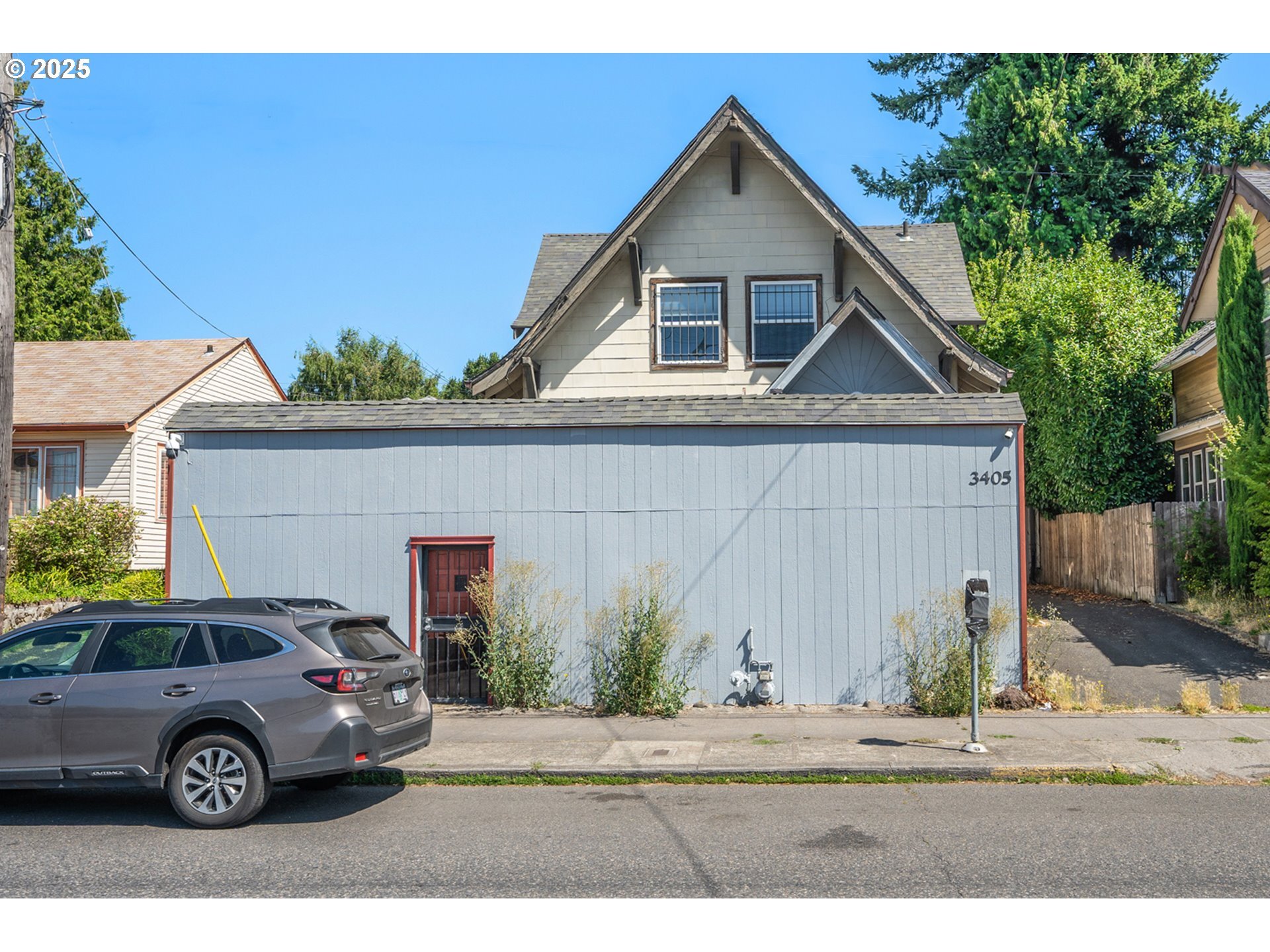 Property Photo: 3403 NE Broadway St OR 97232