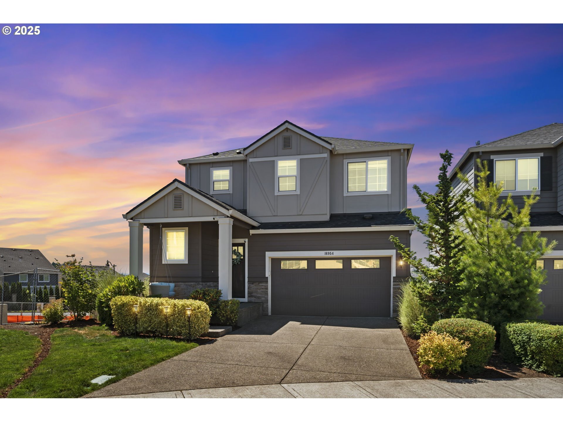 Property Photo: 16954 NW Madrone St OR 97229