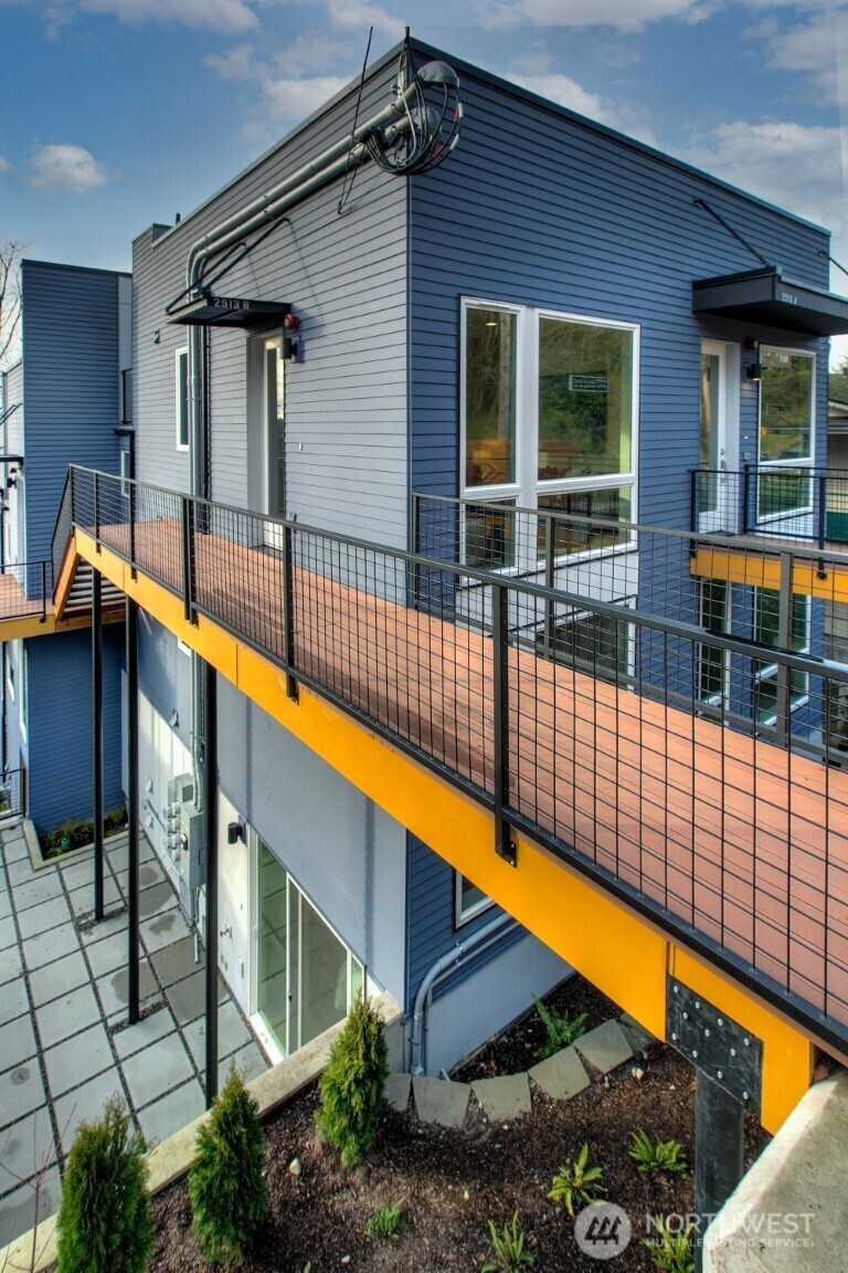 Property Photo:  2513  13th Avenue S B  WA 98144 