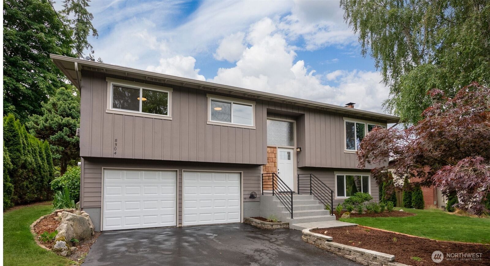 Property Photo: 8304 224th Place SW WA 98026