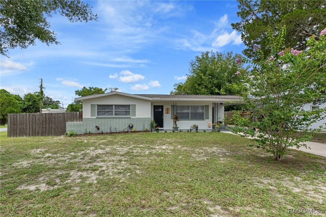 Property Photo: 1 William Tell Lane FL 34465