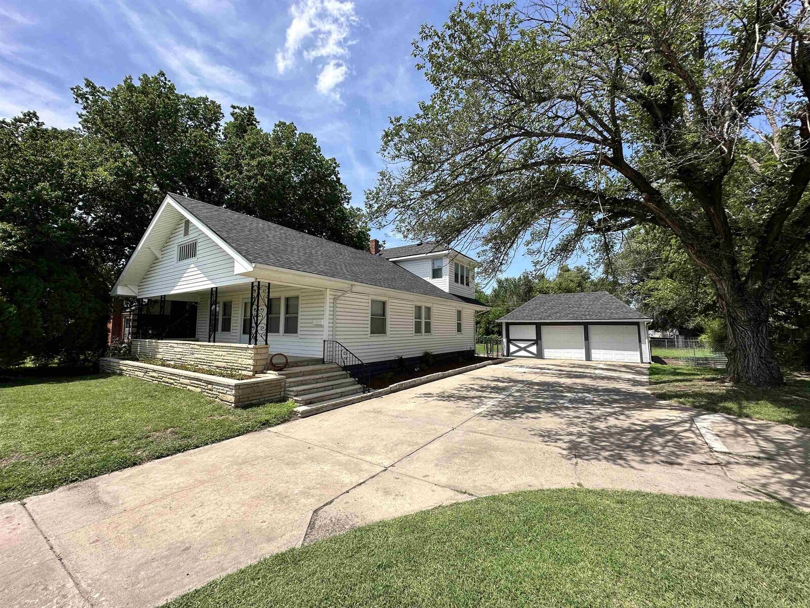Property Photo: 2404 W 13th St North KS 67203