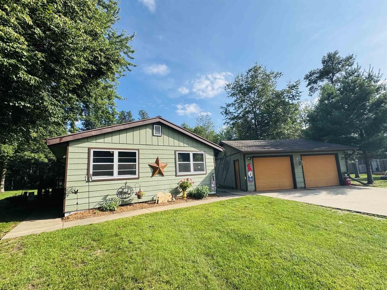 Property Photo: 819 Rugby Court WI 54457