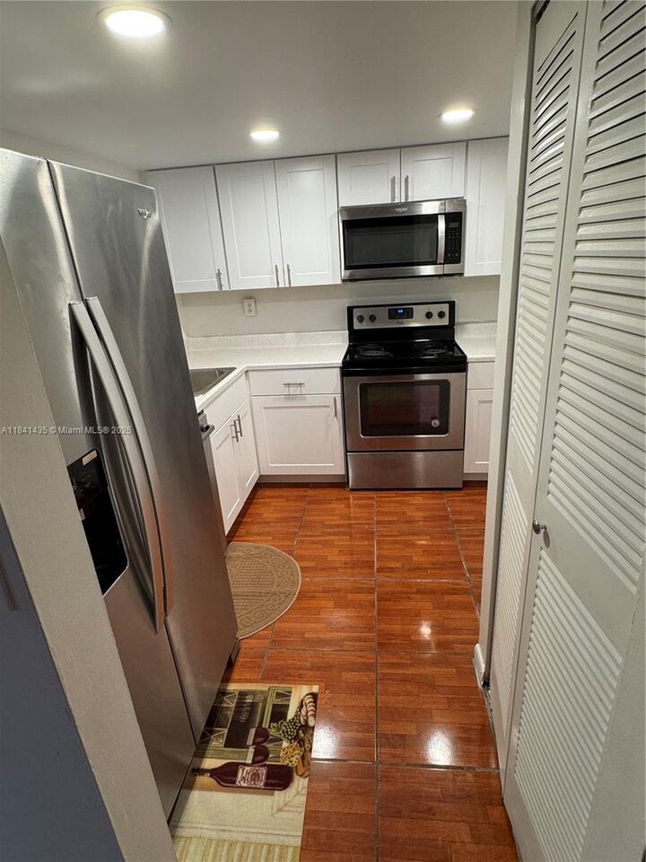 Property Photo:  11780 SW 18th St 321-2  FL 33175 