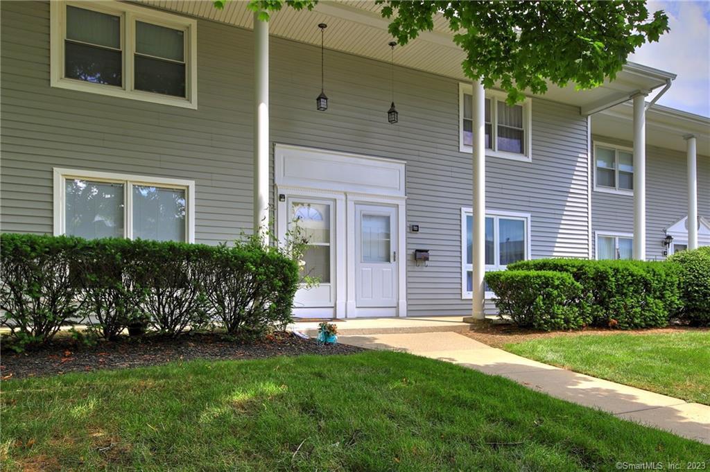 Property Photo:  33 Carriage Path North 33  CT 06460 