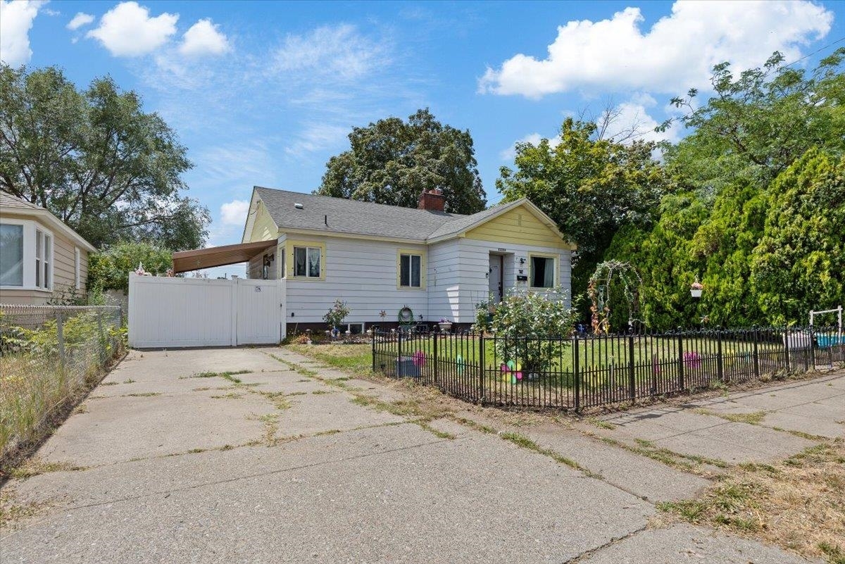 Property Photo:  2204 E Joseph Ave  WA 99208 