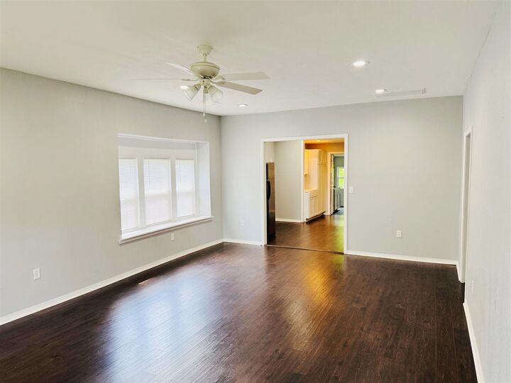 Property Photo: 723 E Maple Street OK 74023