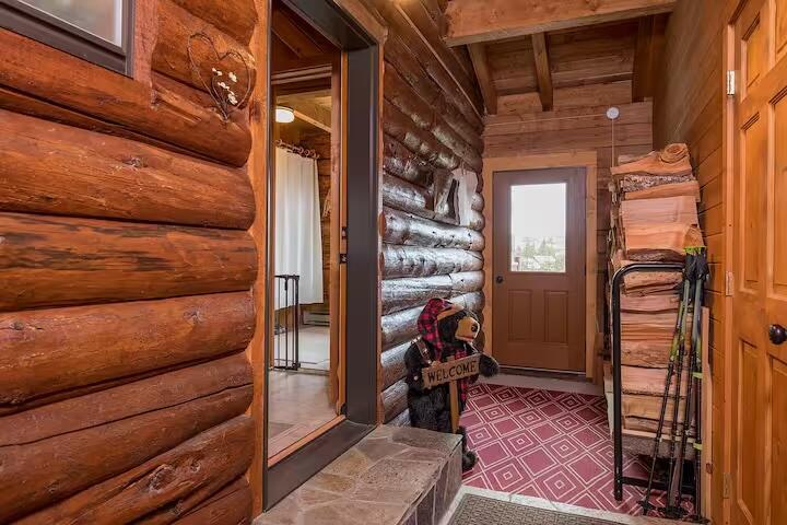 Property Photo: 206 Skyline Dr ID 83340