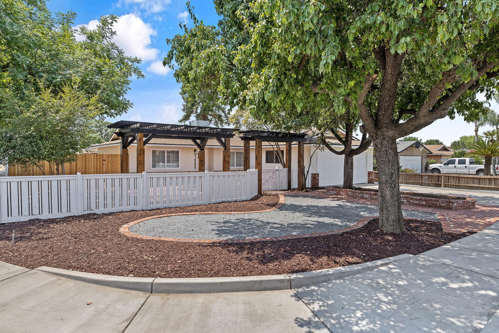 Property Photo: 1355 E Birch Avenue CA 93274