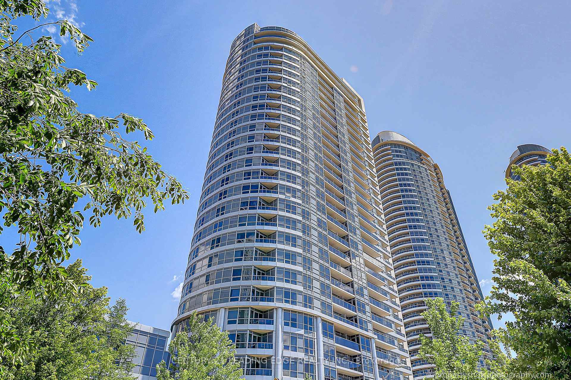 Property Photo: 151 Village Green Square 2204 ON M1S 0K5