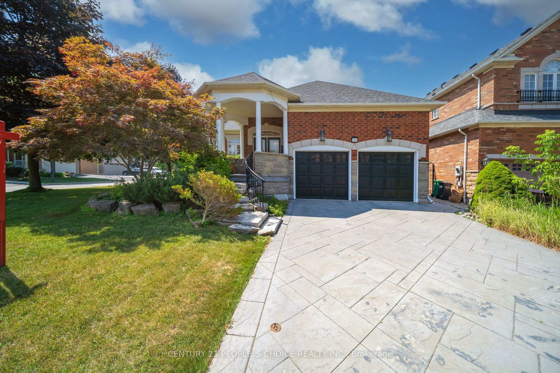 Property Photo: 944 Sombrero Way ON L5W 1S9