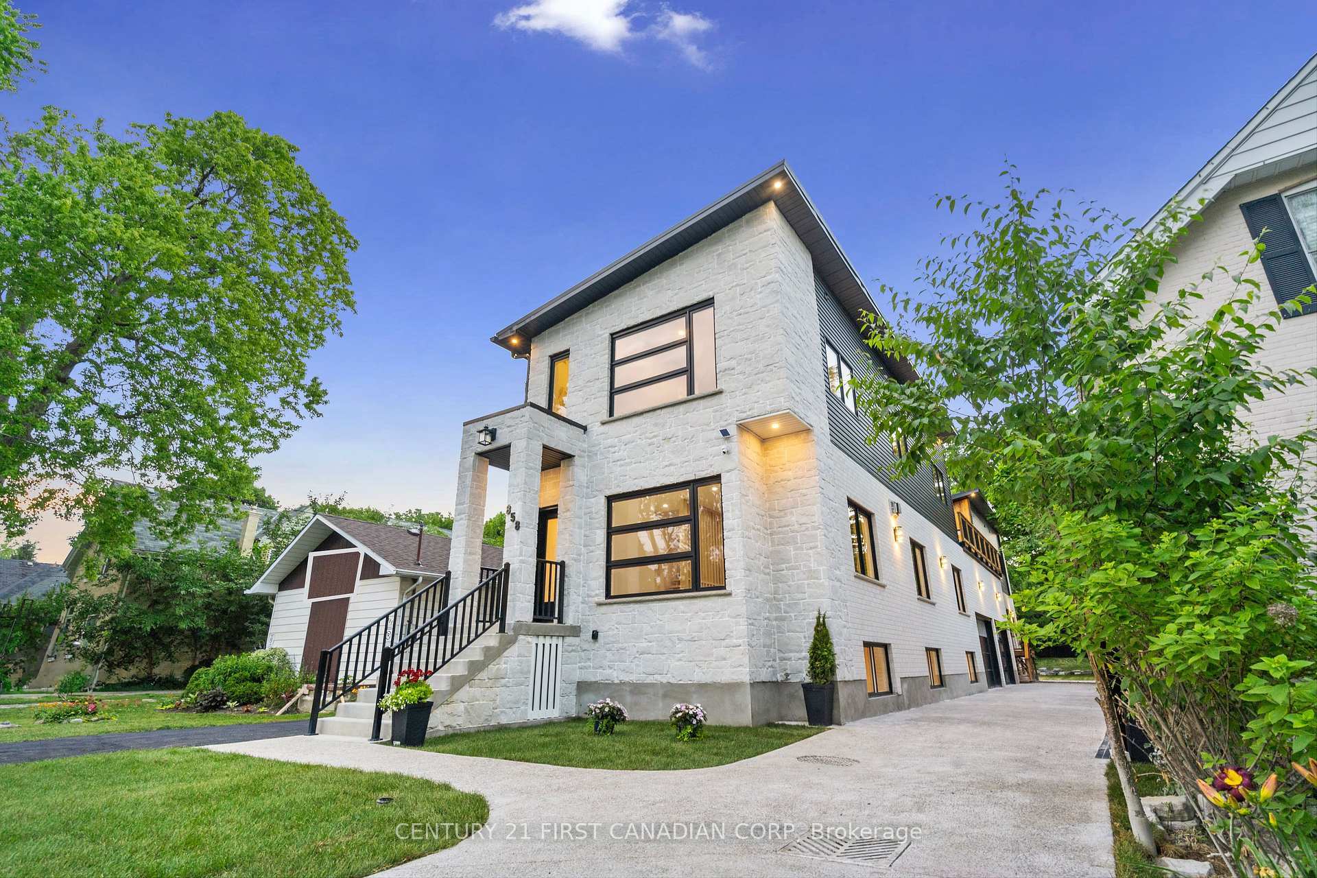 Photo de la propriété: 858 William Street ON N5Y 2S3