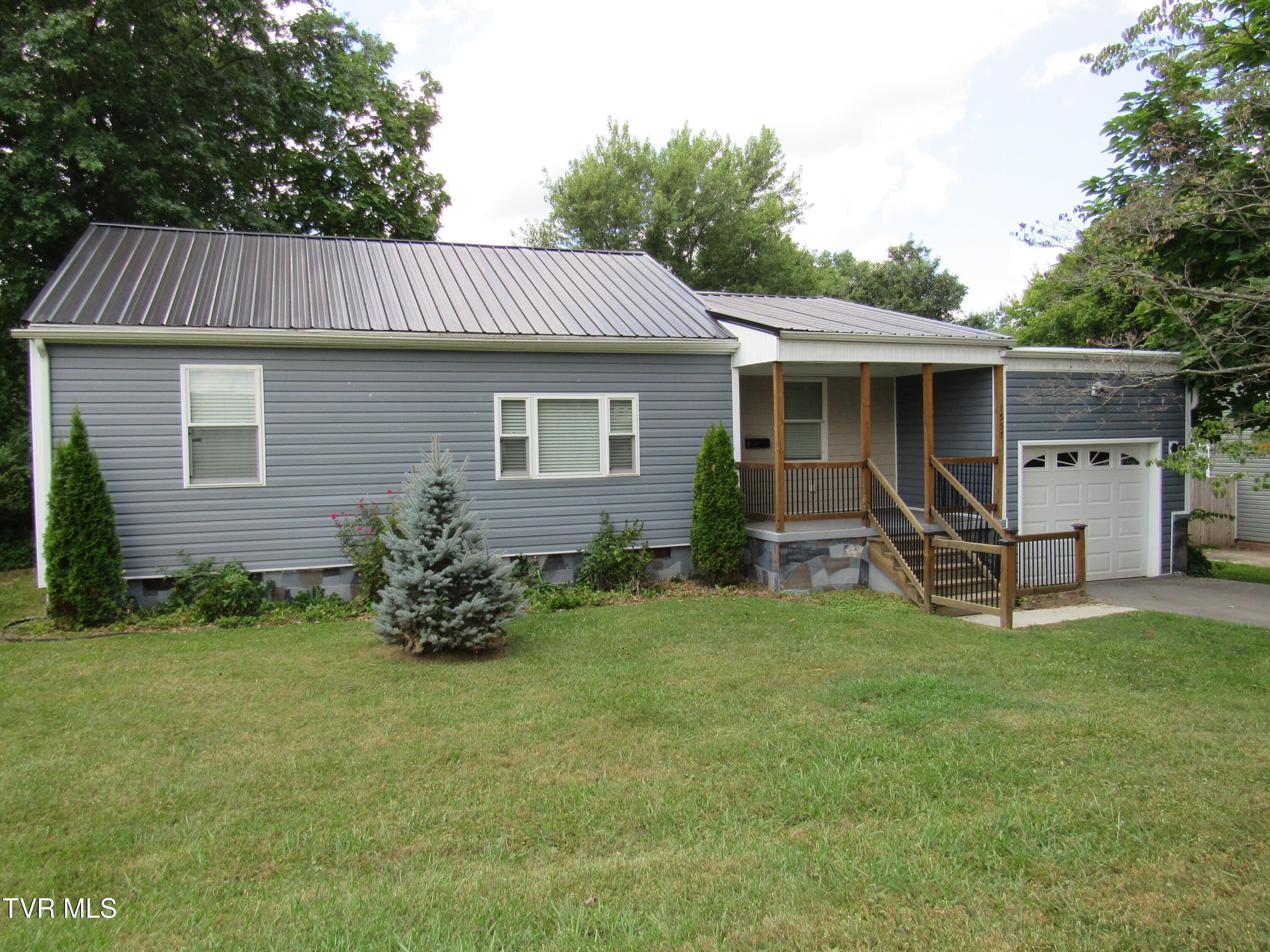 Property Photo:  1557 Greenfield Avenue  TN 37664 