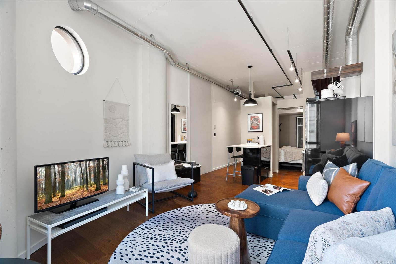 Property Photo: 1029 View St 511 BC V8V 4Y3