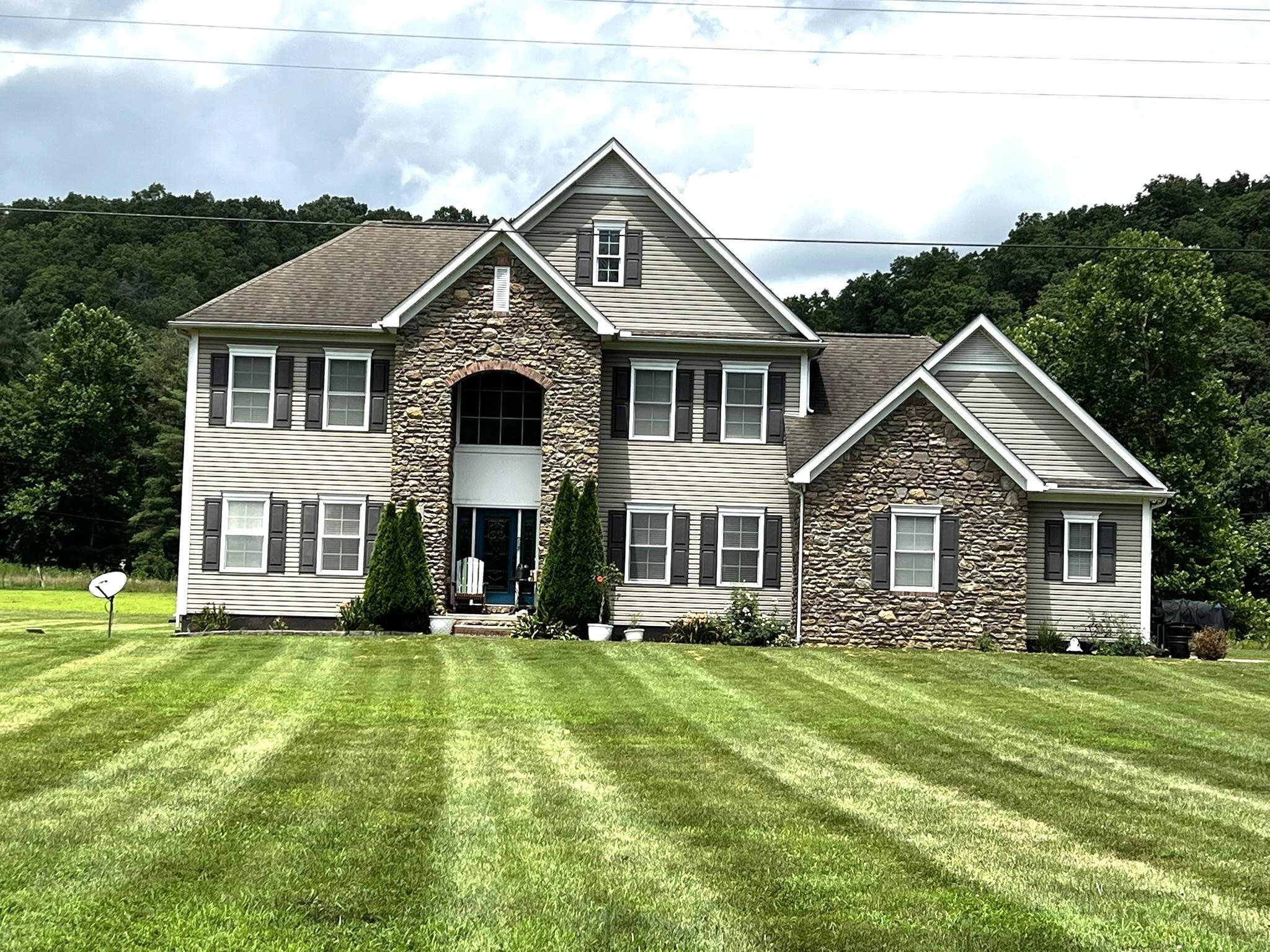 Property Photo:  1860 Brushy  Rd  KY 41144-0000 