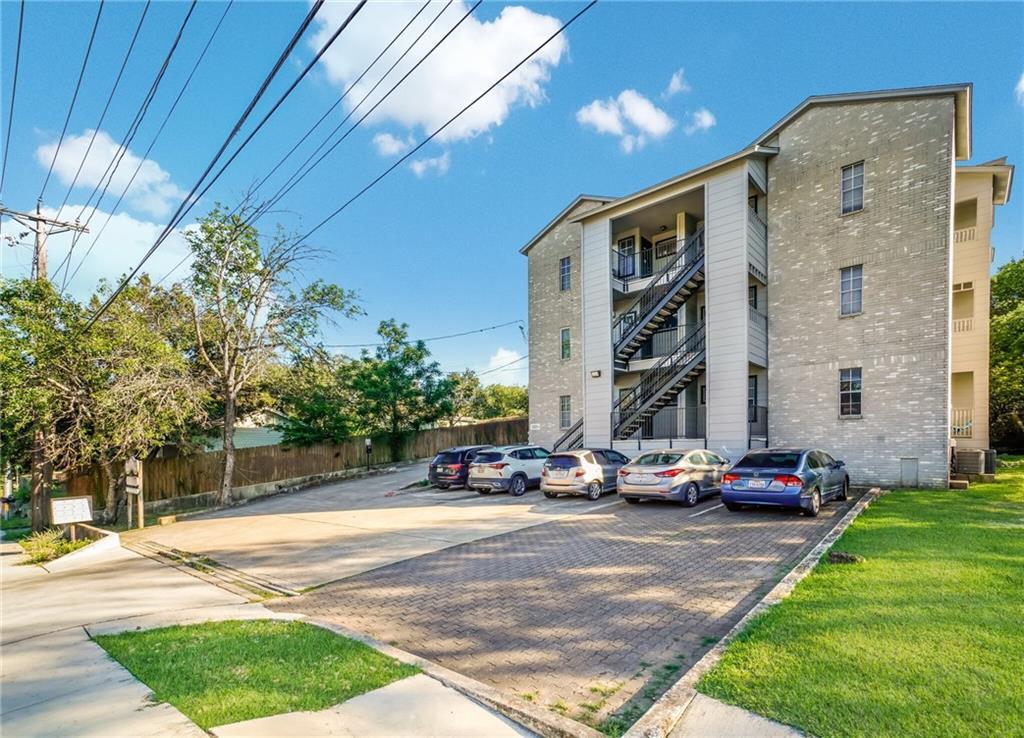 Property Photo: 1005 N Lbj Drive B2 TX 78666