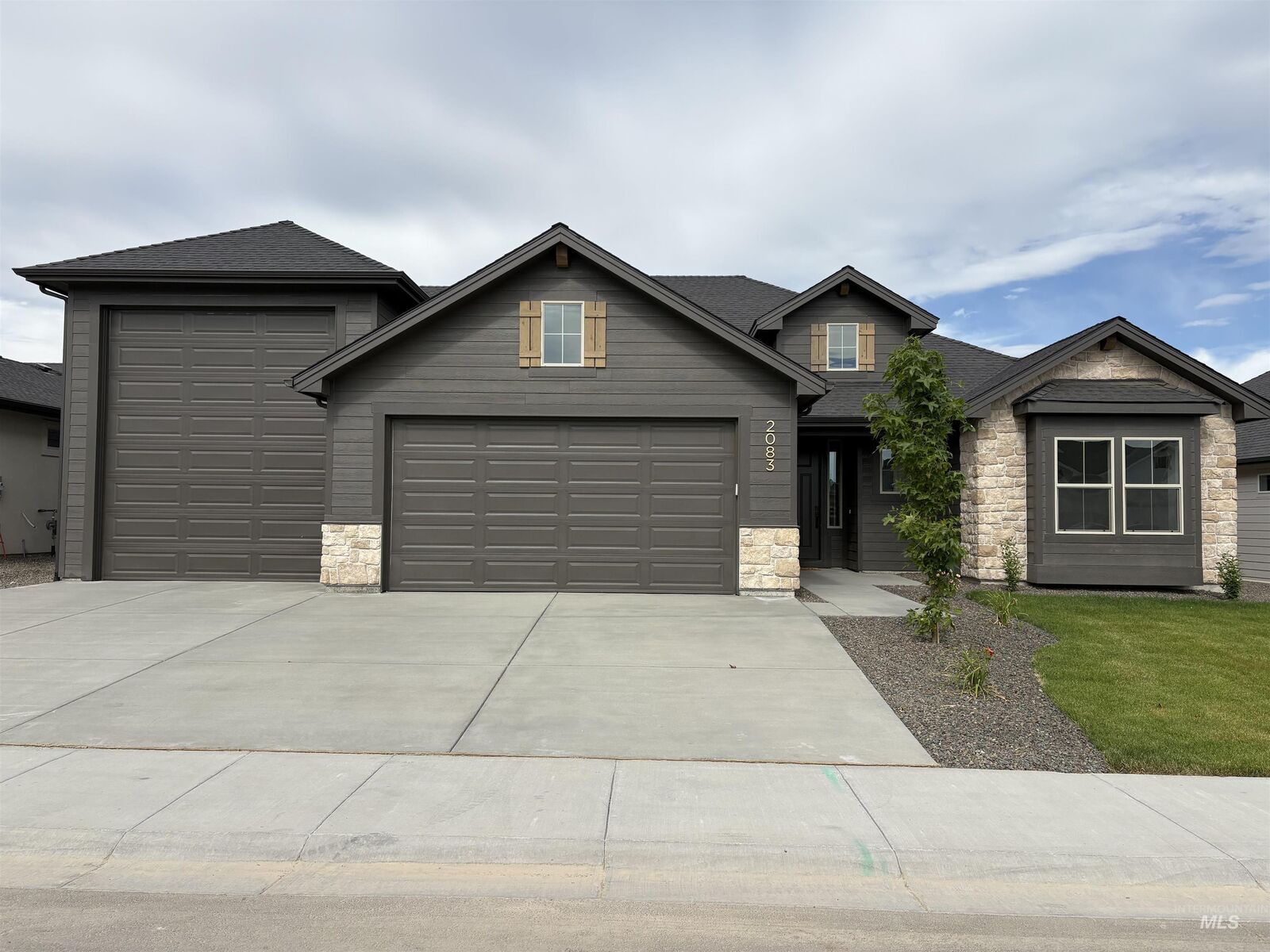 Property Photo: 2083 N Peakhurt Ave ID 83634