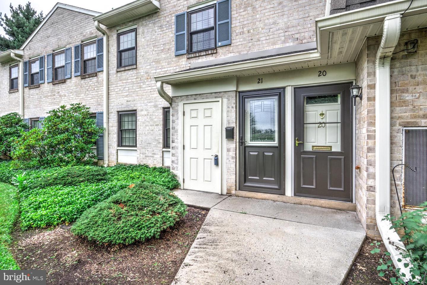 Property Photo: 21 Valleybrook Drive PA 17601