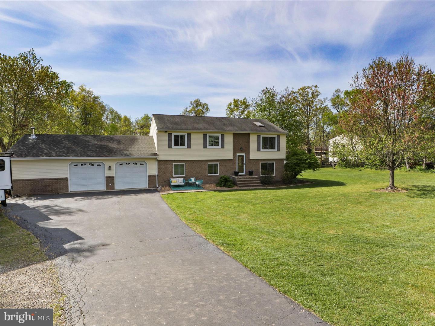 Property Photo: 7264 Twilight Court VA 20187